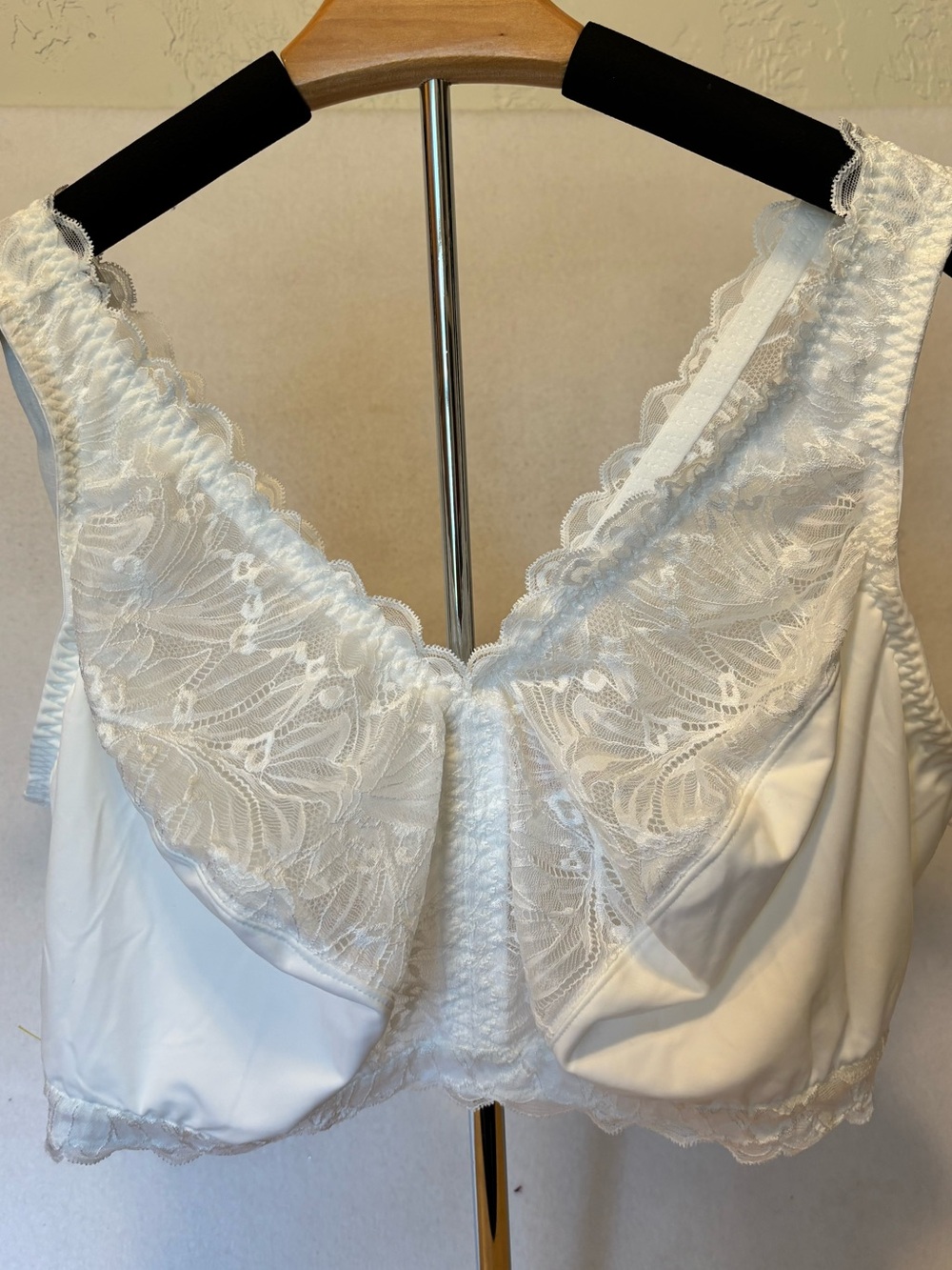 Breezies 2X Wireless Full Coverage Lace Comfort Bra White UltimAir